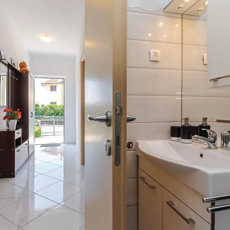 Amazing In With Kitchen Holiday home *