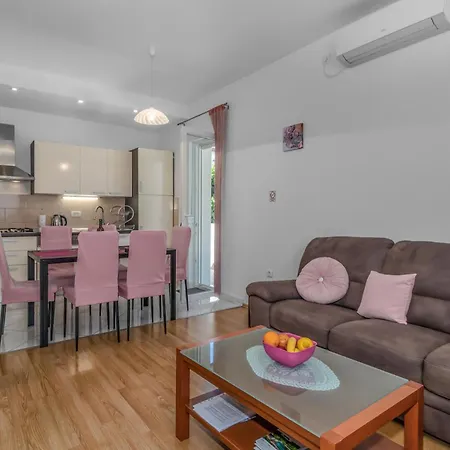 Holiday home Amazing In With Kitchen *