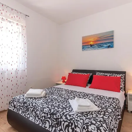 Lovely In Tatil Evi Kostrena