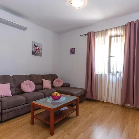 Amazing In קוסטרנה